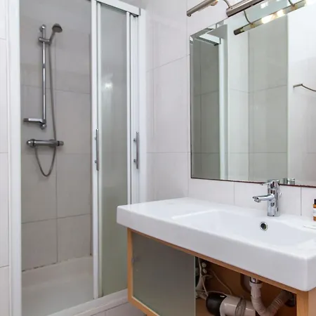 A01 - Marina Mirror Harbour *