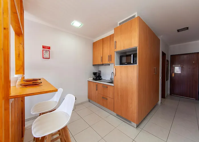 A01 - Marina Mirror Harbour Apartment