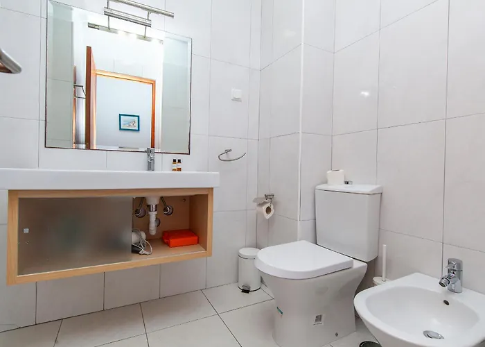 A01 - Marina Mirror Harbour Apartment