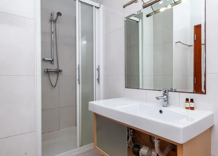 A01 - Marina Mirror Harbour *