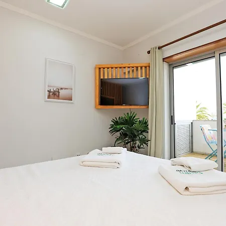 A01 - Marina Mirror Harbour Apartment