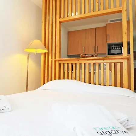 A01 - Marina Mirror Harbour Apartment