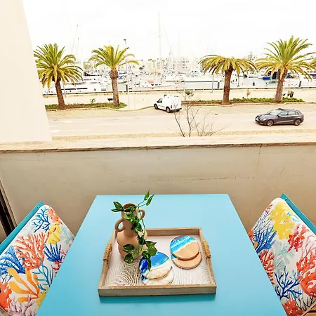 A01 - Marina Mirror Harbour *