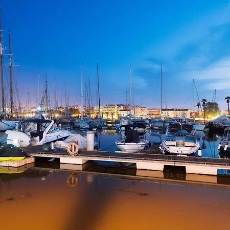 A01 - Marina Mirror Harbour