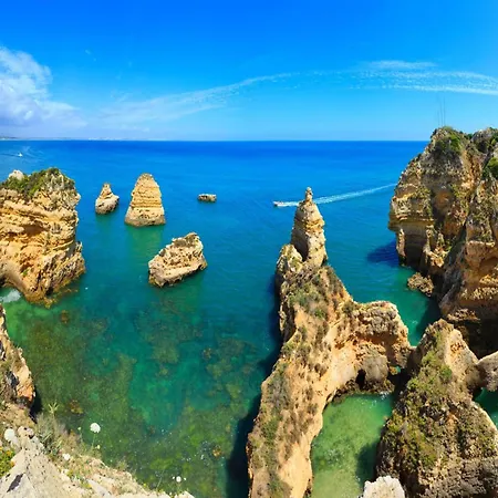 A01 - Marina Mirror Harbour * Lagos