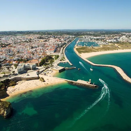 A01 - Marina Mirror Harbour