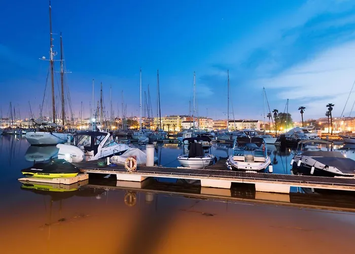 A01 - Marina Mirror Harbour