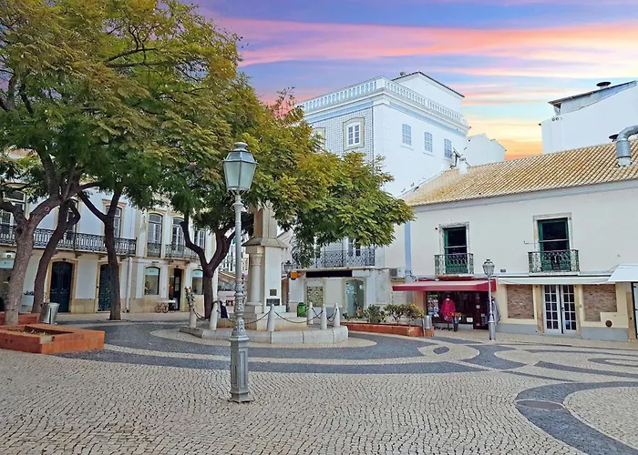 A01 - Marina Mirror Harbour * ラゴス