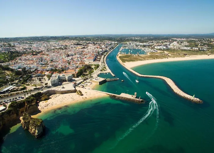 A01 - Marina Mirror Harbour