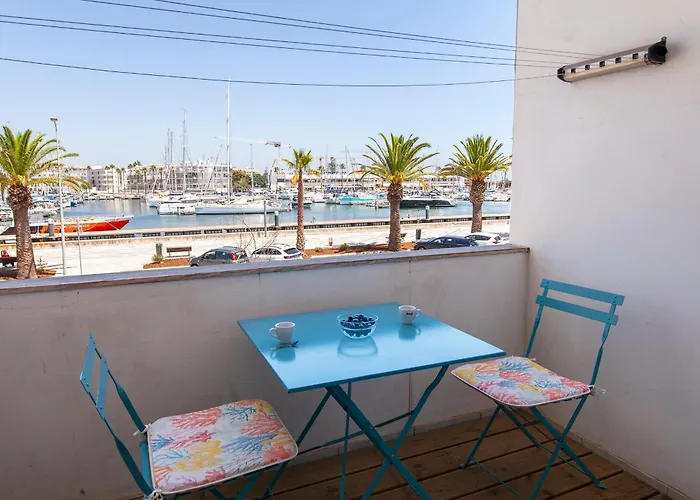 A01 - Marina Mirror Harbour * ラゴス