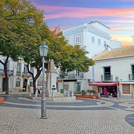 A01 - Marina Mirror Harbour * Lagos